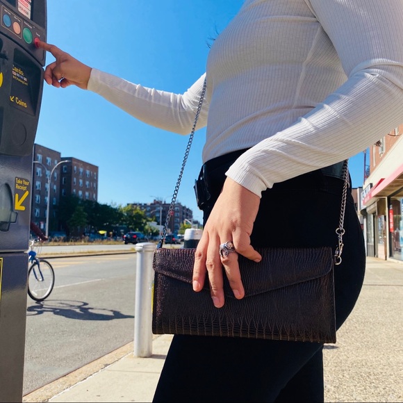 LEATHER CROSSBODY WALLET - Picture 4 of 9